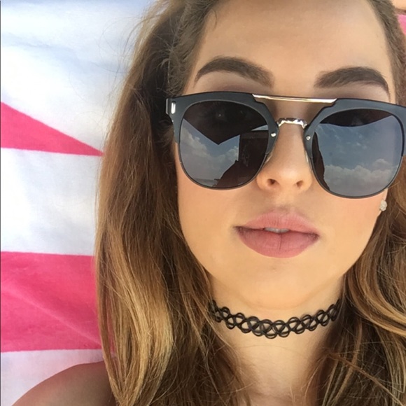 Meet your Posher, Daniela - Picture 2 of 7